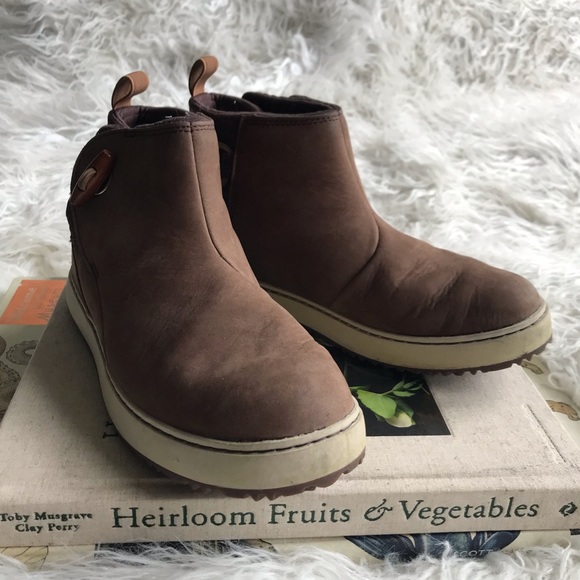 L.L. Bean Shoes - LL Bean Mountainside Toggle Boots in Dark Earth